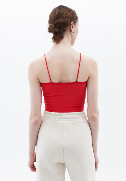 İnce Askılı Crop Atlet ve Straight-Fit Pantolon Kombini