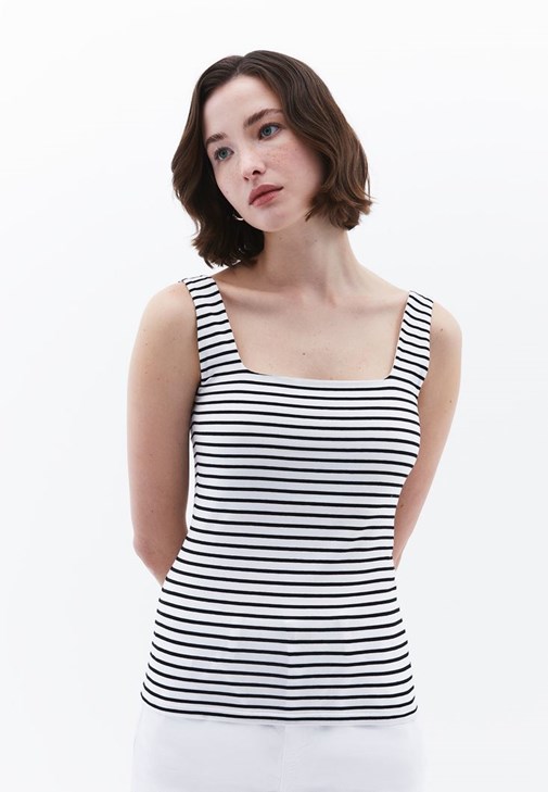 Kare Yaka Çizgili Atlet ve Wide-Leg Pantolon Kombini
