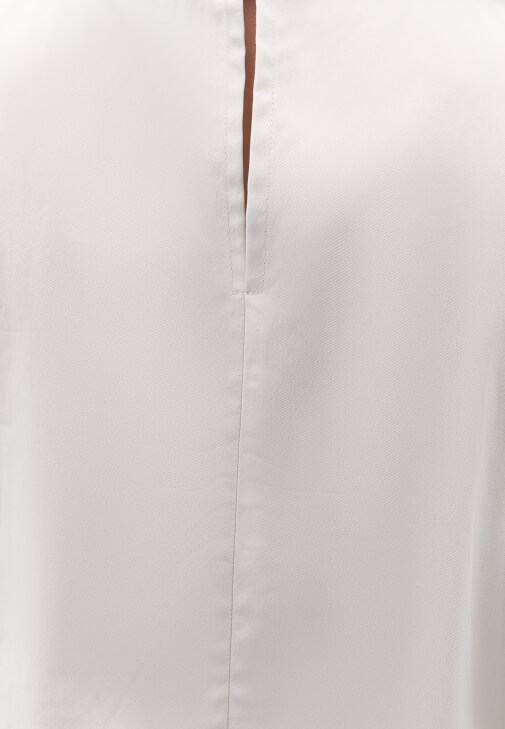 Sıfır Yaka Crop Atlet ve Kemerli Şort Kombini	