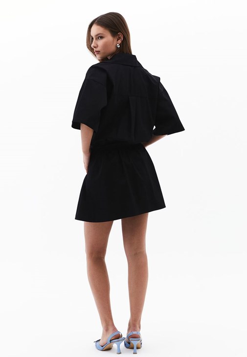 Şort Detaylı Elbise ve Ayakkabı Kombini