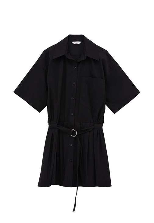 Şort Detaylı Elbise ve Ayakkabı Kombini