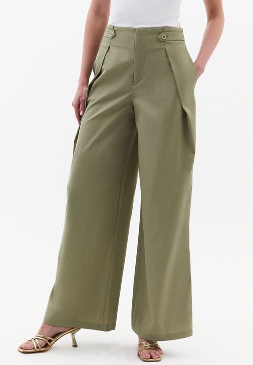 Yüksek Bel Wide-Leg Pantolon ve Atlet Kombini