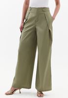 Yüksek Bel Wide-Leg Pantolon ve Atlet Kombini