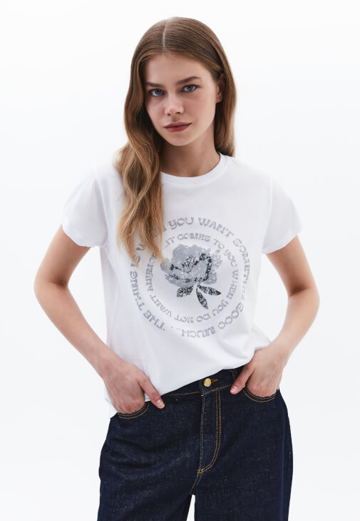 Beyaz Sıfır Yaka Baskılı Tişört