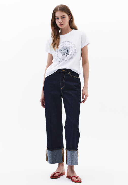 Baskılı Tişört ve Boyfriend Pantolon Kombini