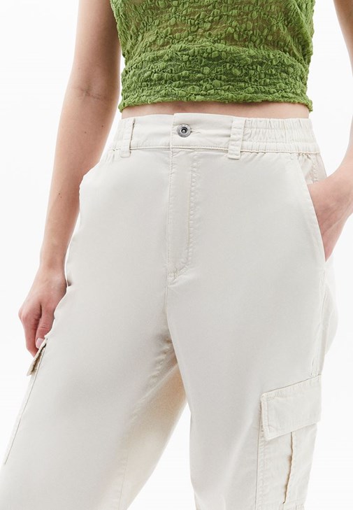 Kargo Cepli Pantolon ve Dantel Bluz Kombini