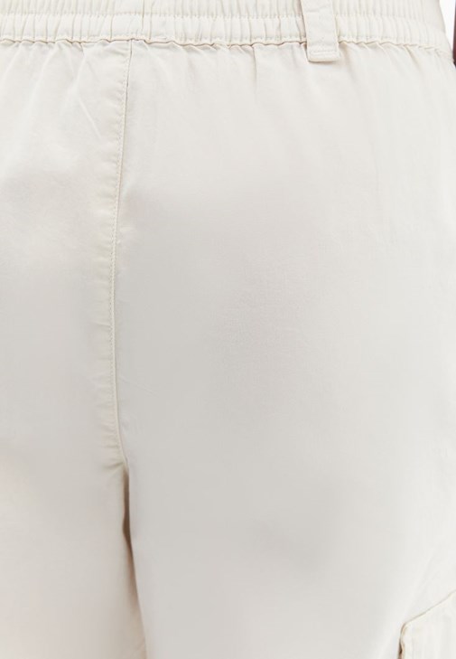 Kargo Cepli Pantolon ve Dantel Bluz Kombini