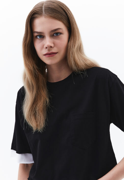 Crop Sıfır Yaka Tişört ve Pantolon Kombini