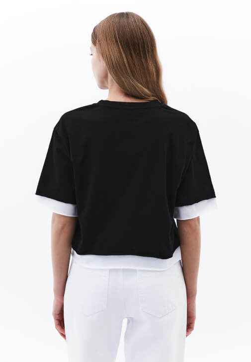 Crop Sıfır Yaka Tişört ve Pantolon Kombini