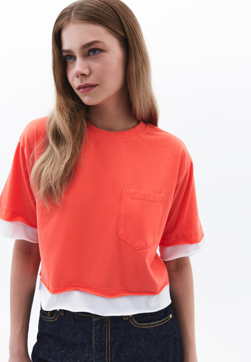 Crop Tişört ve Boyfriend Pantolon Kombini