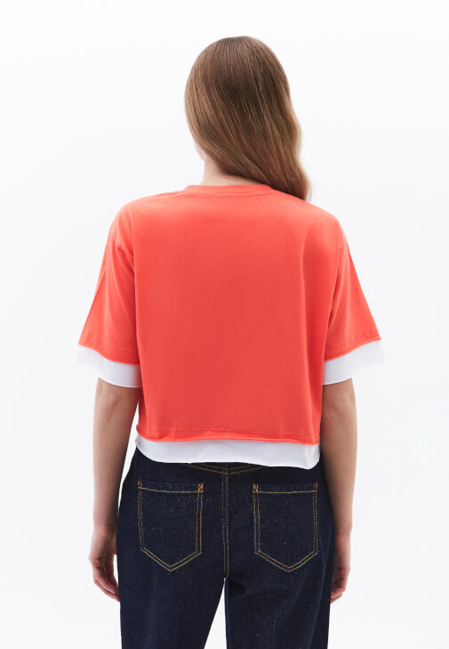 Crop Tişört ve Boyfriend Pantolon Kombini