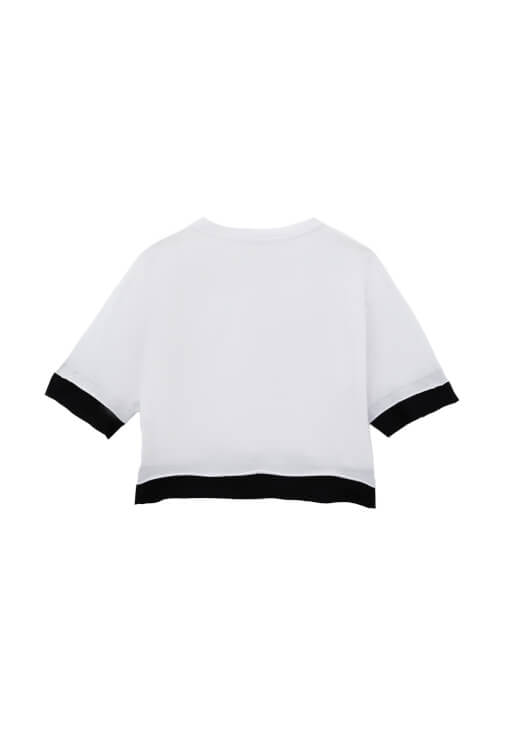 Crop Tişört ve Denim Şort Kombini