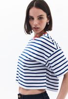 Çizgili Crop Tişört ve Boyfriend Pantolon Kombini