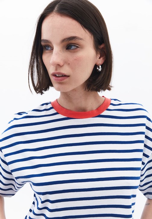 Çizgili Crop Tişört ve Boyfriend Pantolon Kombini