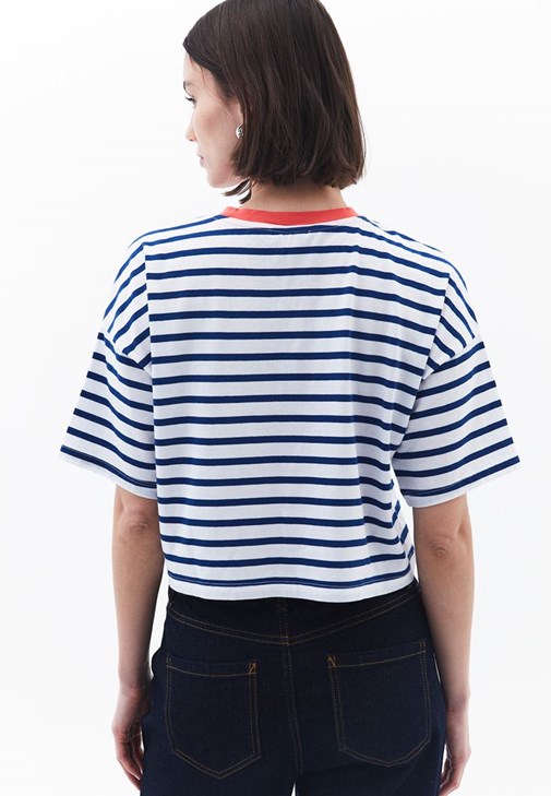 Çizgili Crop Tişört ve Boyfriend Pantolon Kombini