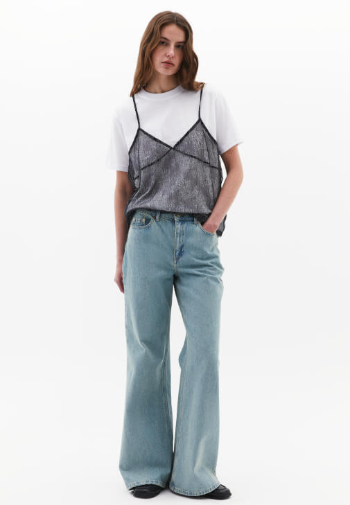 Dantel Detaylı Tişört ve Pantolon Kombini