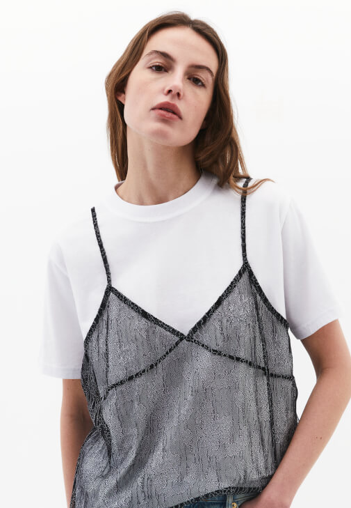 Dantel Detaylı Tişört ve Pantolon Kombini