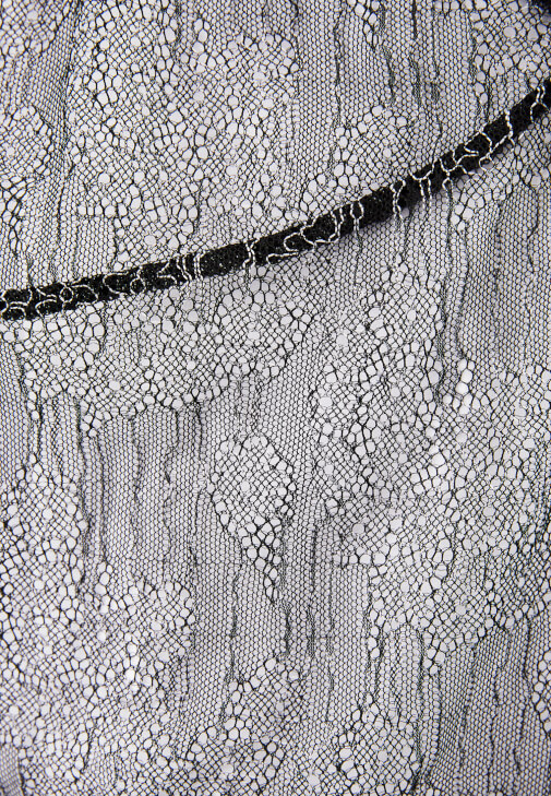 Dantel Detaylı Tişört ve Pantolon Kombini