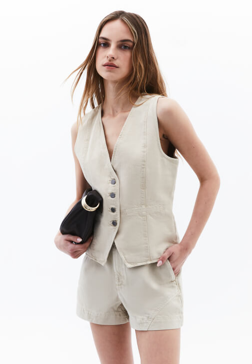 Yelek ve Şort Kombini