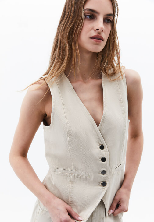 Yelek ve Şort Kombini