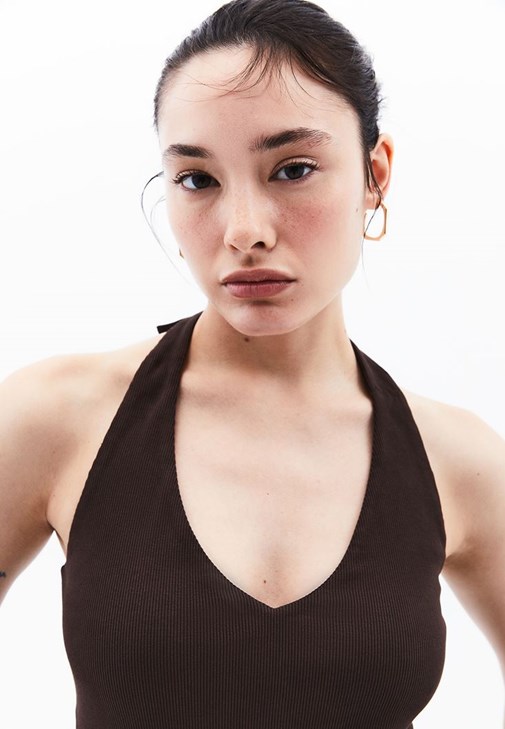 Tulum ve Fileli Topuklu Ayakkabı Kombini