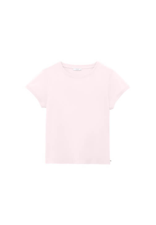 Pamuklu Tişört ve Yüksek Bel Denim Şort Kombini