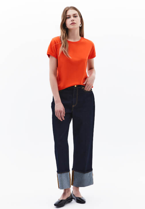 Pamuklu Tişört ve Boyfriend Pantolon Kombini