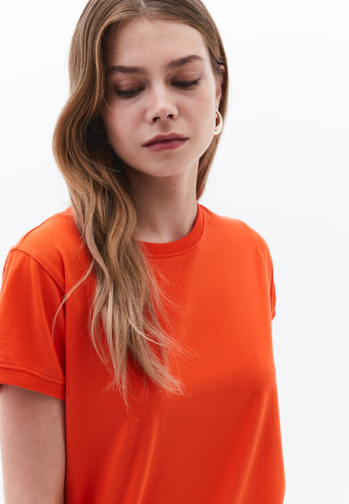 Pamuklu Tişört ve Boyfriend Pantolon Kombini