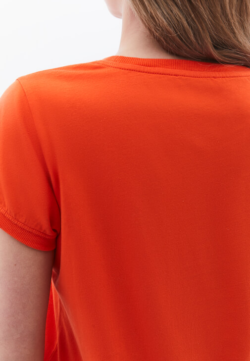 Pamuklu Tişört ve Boyfriend Pantolon Kombini