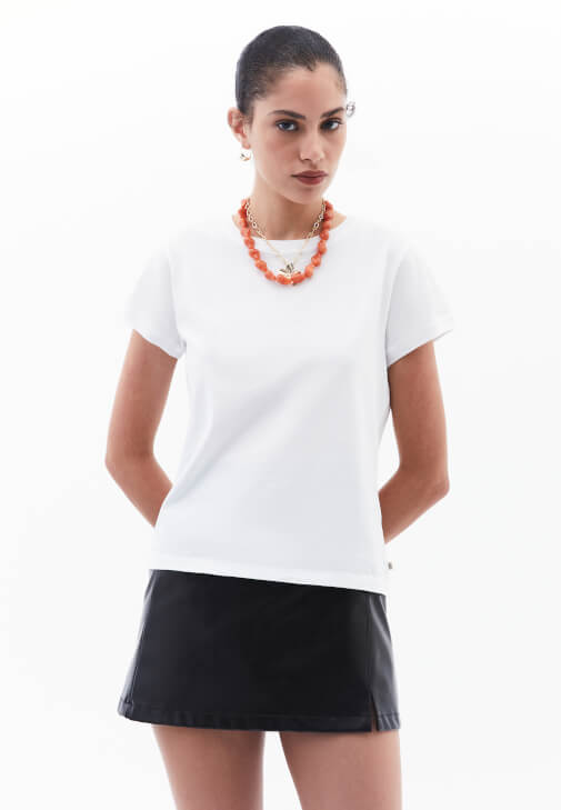 Sıfır Yaka Pamuklu Tişört ve Yırtmaçlı Etek Kombini