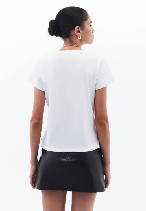 Sıfır Yaka Pamuklu Tişört ve Yırtmaçlı Etek Kombini