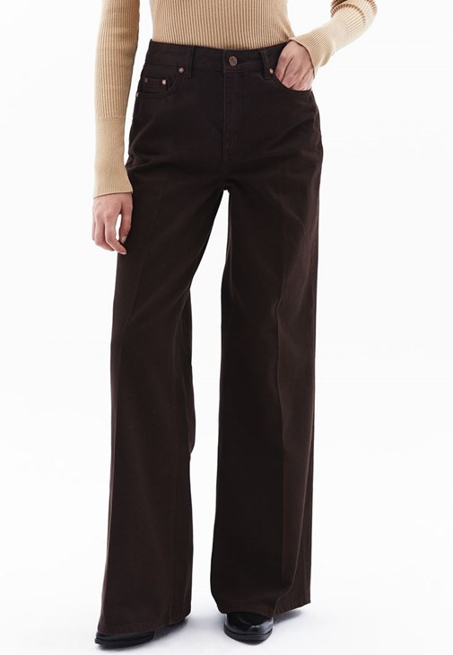 Wide-Leg Pantolon ve Polo Yaka Kazak Kombini