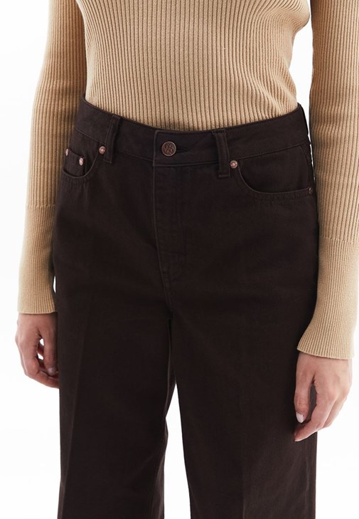 Wide-Leg Pantolon ve Polo Yaka Kazak Kombini