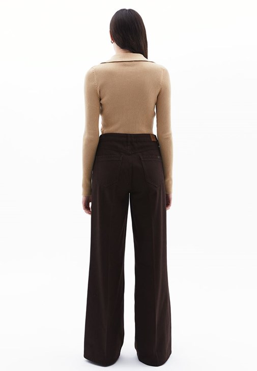 Wide-Leg Pantolon ve Polo Yaka Kazak Kombini