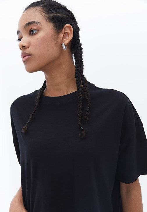 Basic Tişört ve Denim Pantolon Kombini