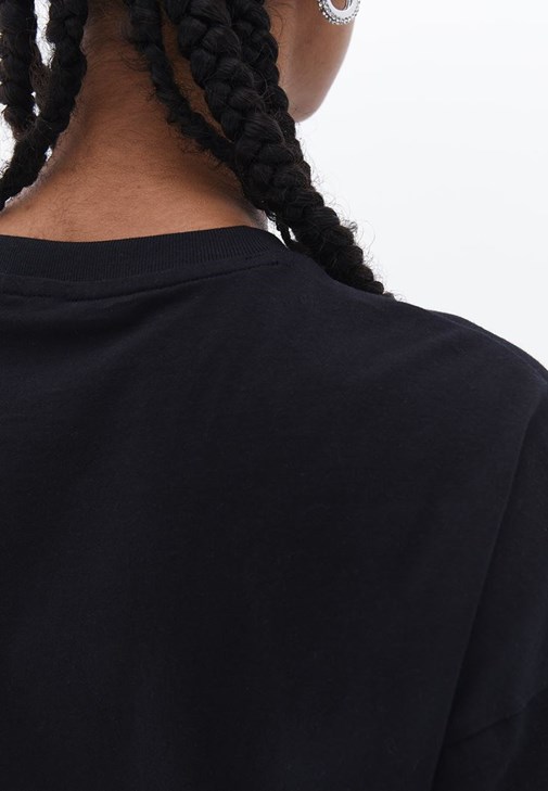 Basic Tişört ve Denim Pantolon Kombini