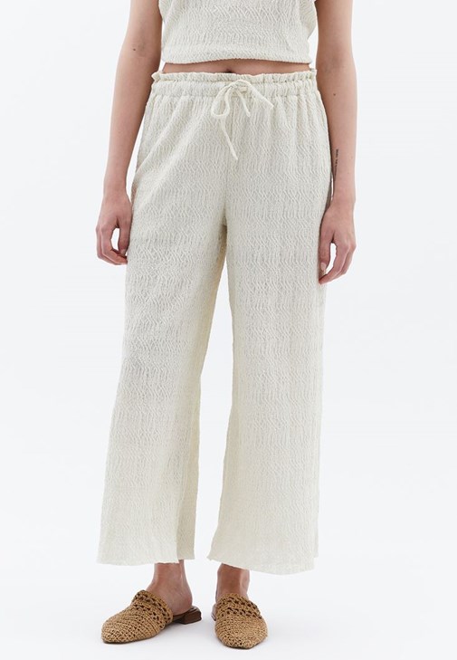 Yüksel Bel Culotte Pantolon ve Bağcıklı Bluz Kombini