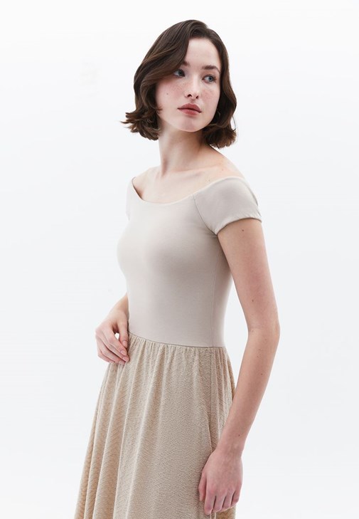 Balon Elbise ve Hasır Çanta Kombini