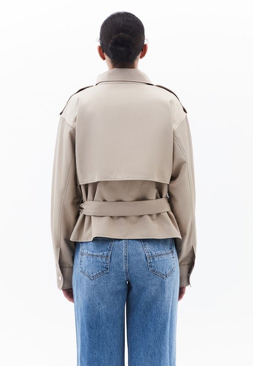 Oversize Trençkot ve Denim Pantolon Kombini