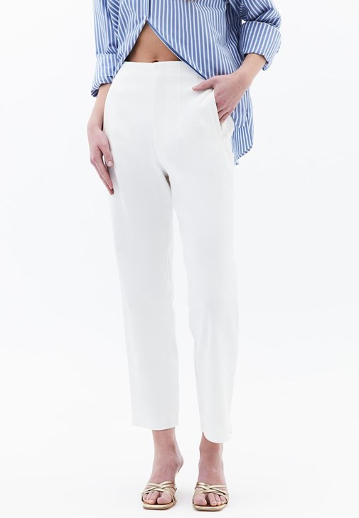 Carrot-Fit Pantolon ve Oversize Gömlek Kombini