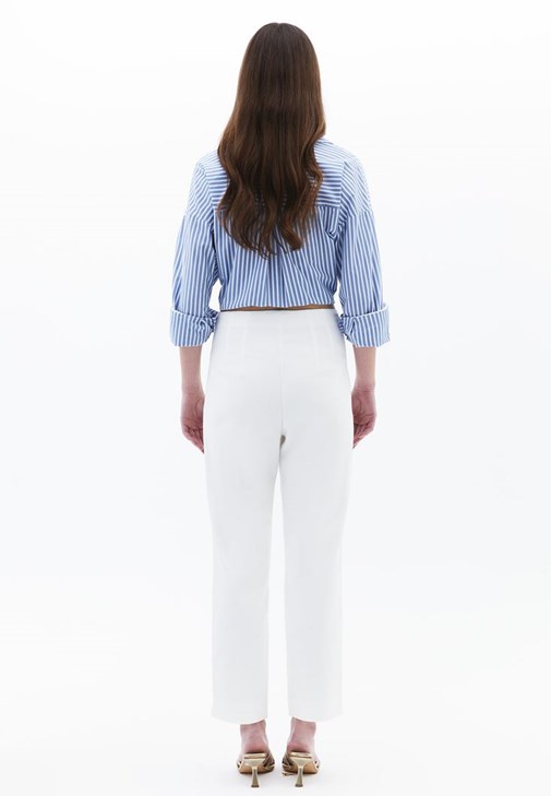 Carrot-Fit Pantolon ve Oversize Gömlek Kombini