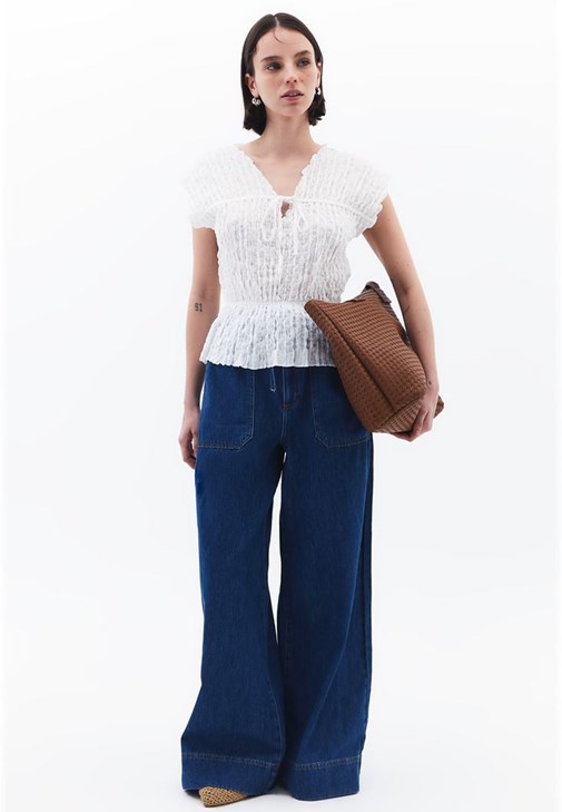 Bağcık Detaylı Bluz ve Wide-Leg Pantolon Kombini