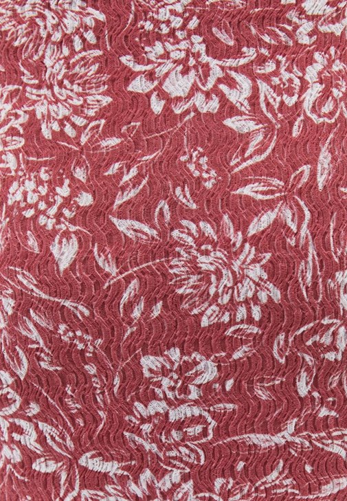 Yırtmaçlı Etek ve Gipeli Atlet Kombini