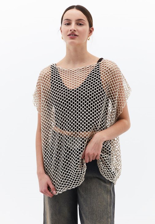 Bot Yaka Bluz ve Barrel-Fit Pantolon Kombini