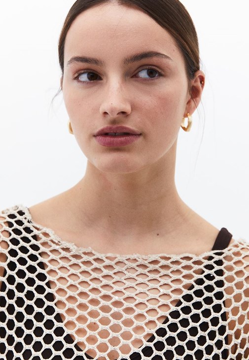 Bot Yaka Bluz ve Barrel-Fit Pantolon Kombini