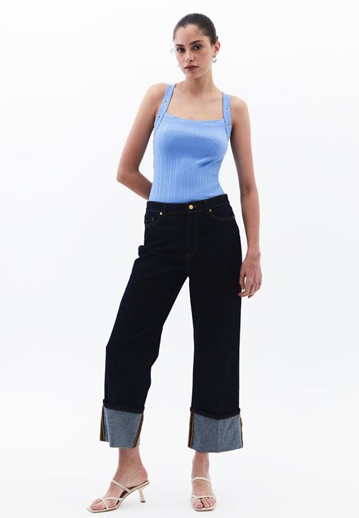 Bağcık Detaylı Atlet ve Boyfriend Pantolon Kombini