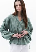 Bağlama Detaylı Gömlek ve Wide-Leg Pantolon Kombini