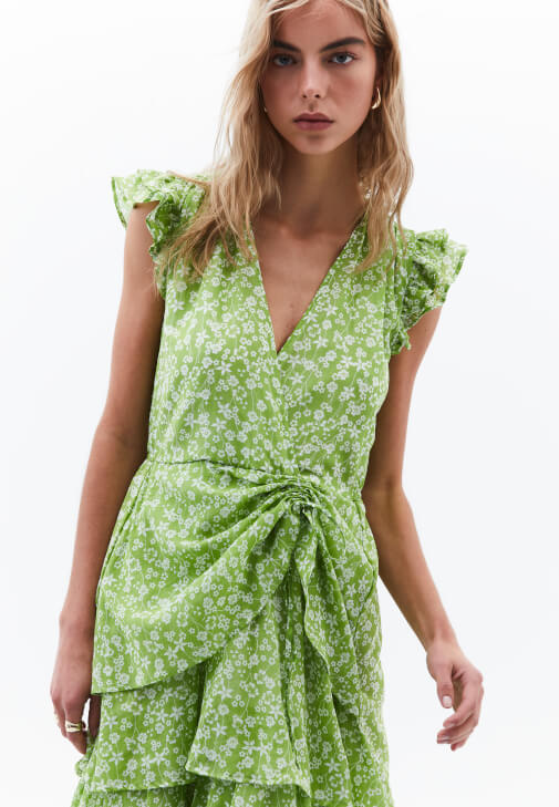 Fırfırlı Elbise ve Makrome Terlik Kombini