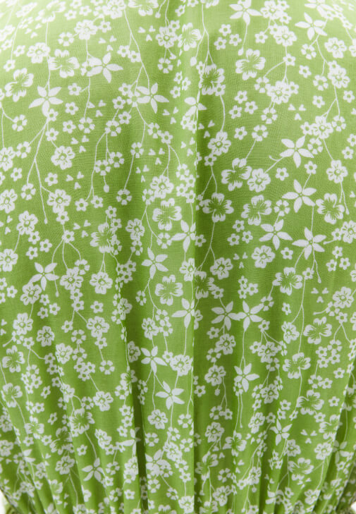 Fırfırlı Elbise ve Makrome Terlik Kombini