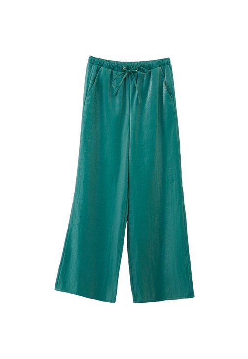 Yüksek Bel Pantolon ve Çıtçıtlı Atlet Kombini